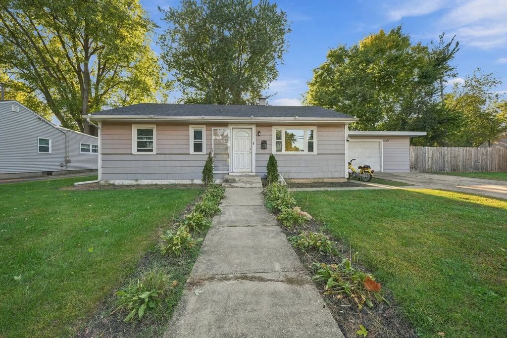322 Westgate Drive, Aurora