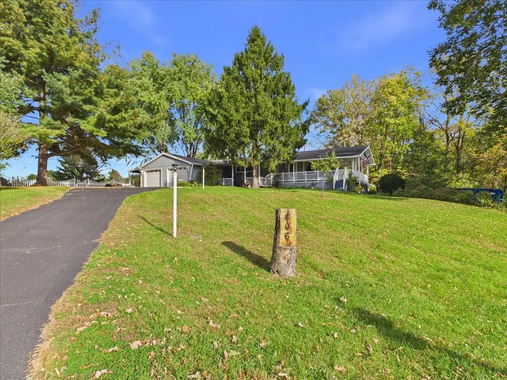 406 Oak Lane, Dixon