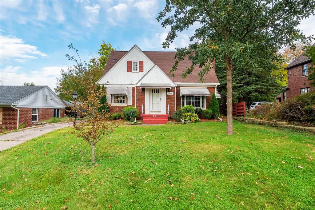 2421 N Gaines Street, Davenport
