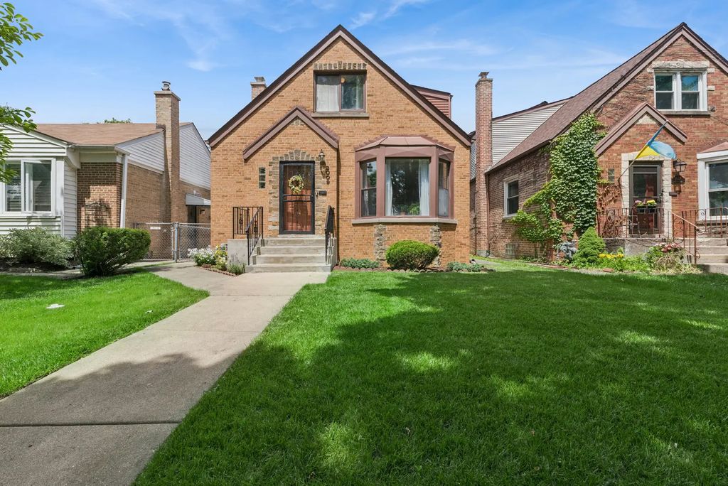 2009 Keeney Street, Evanston