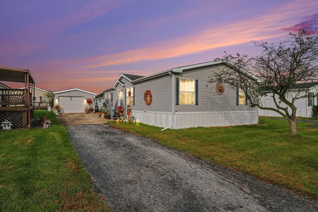 16 Swallow Lane, Beecher