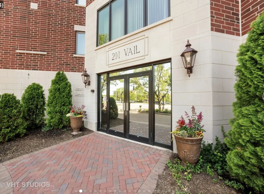 201 N Vail Avenue 701, Arlington Heights