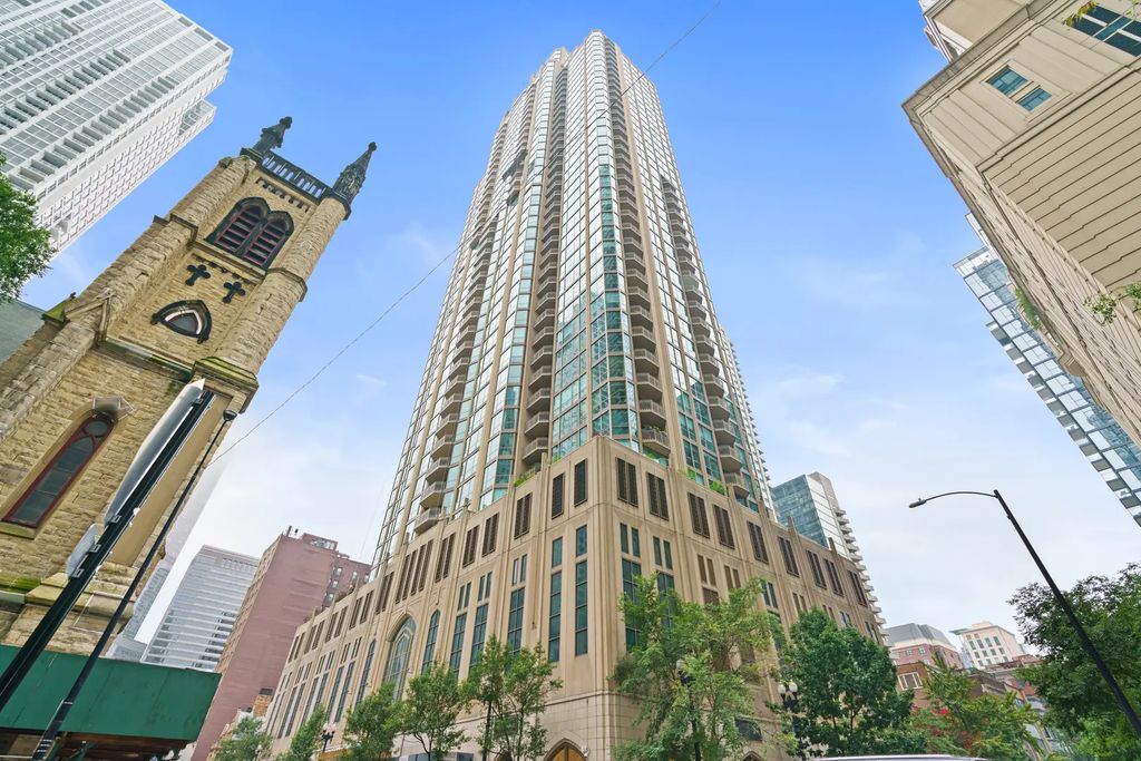21 E Huron Street 2102, Chicago
