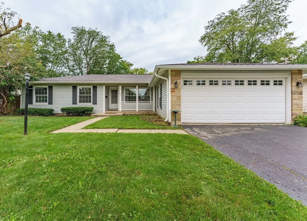 212 Wellington Avenue, Elk Grove Village
