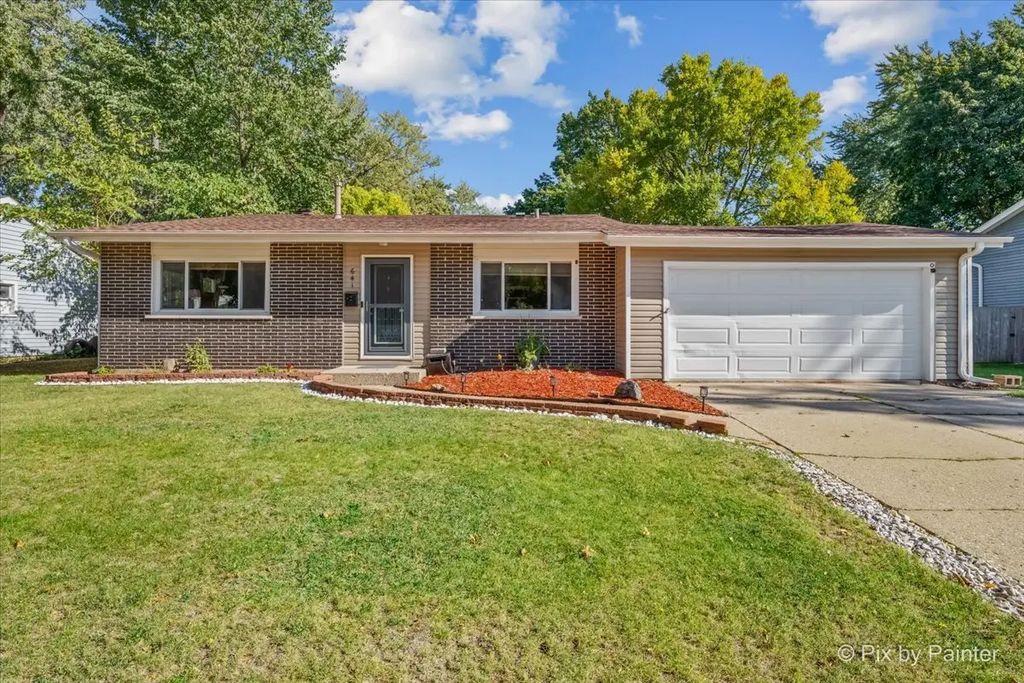 641 Nottingham Lane, Crystal Lake