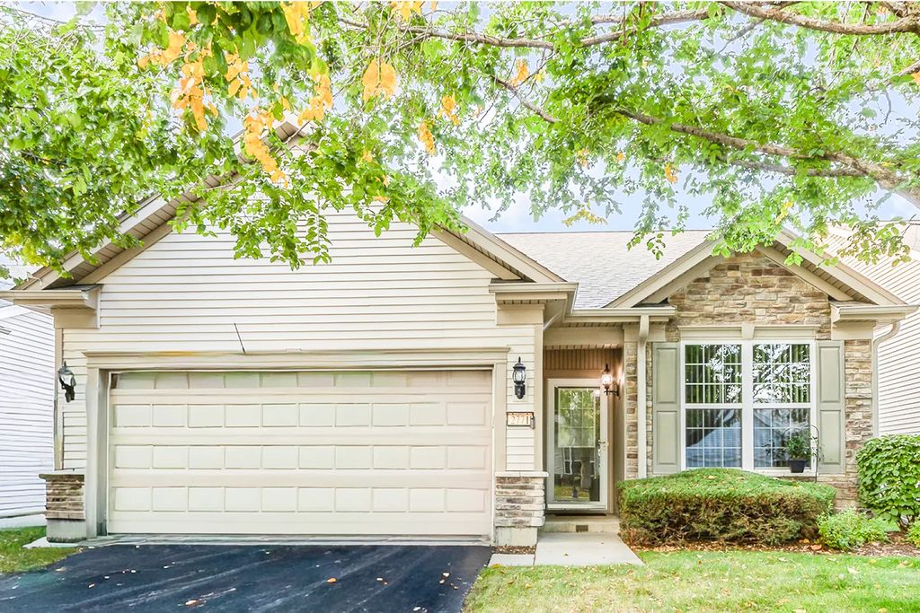 2771 Beacon Point Circle, Elgin