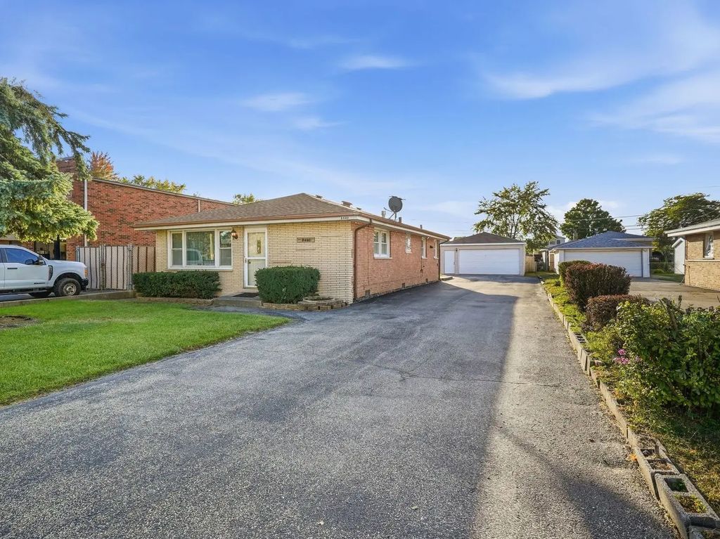 8440 S 77th Avenue, Bridgeview