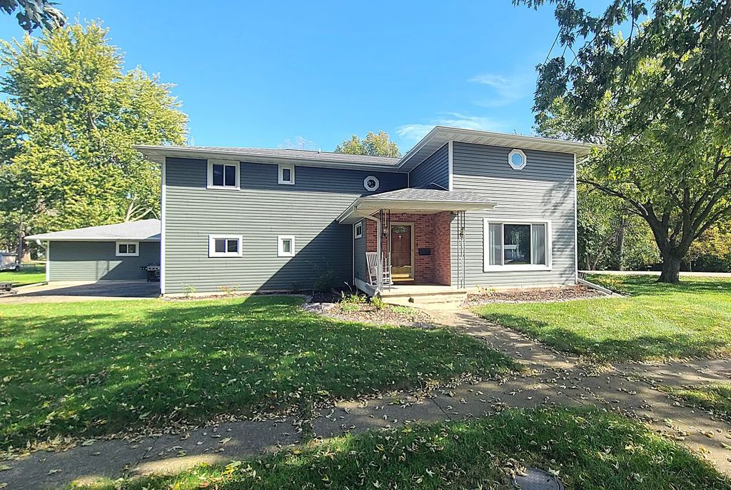 327 S Jefferson Avenue, Amboy