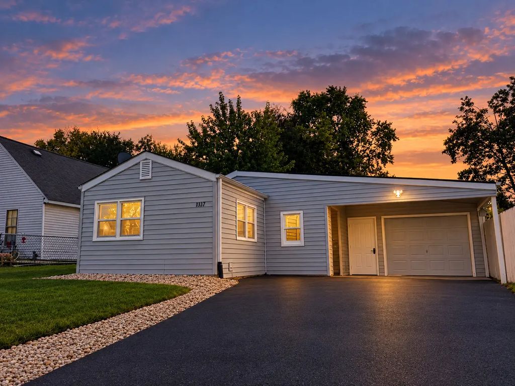 1437 Superior Street, Aurora
