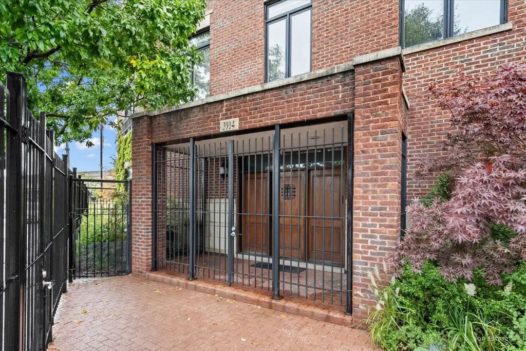 3914 W 51st Street, Chicago