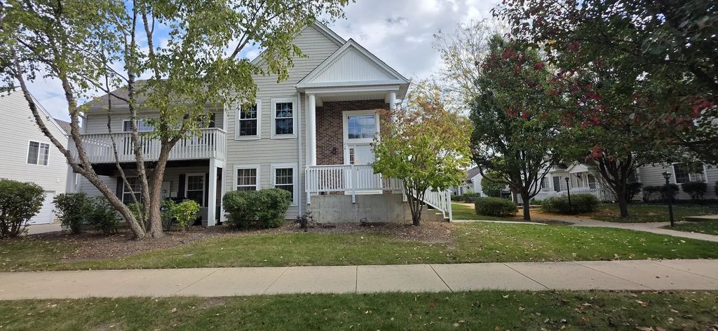 214 Hidden Creek Lane 214, North Aurora