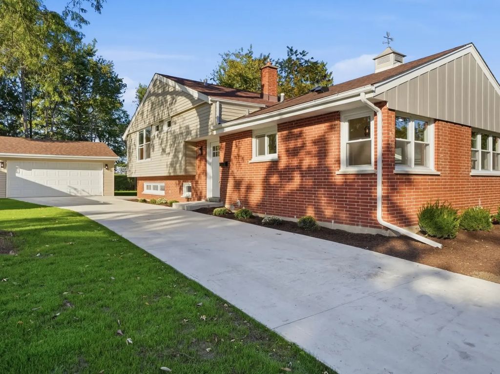 1032 61st Street, Downers Grove