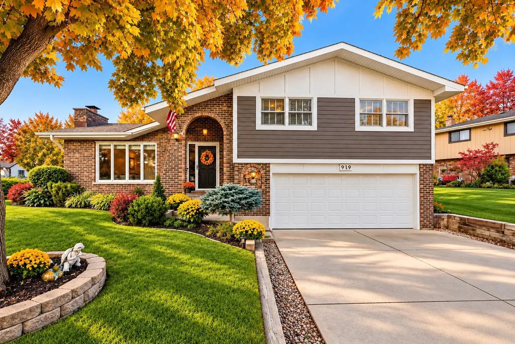 919 Hillview Drive, Lemont