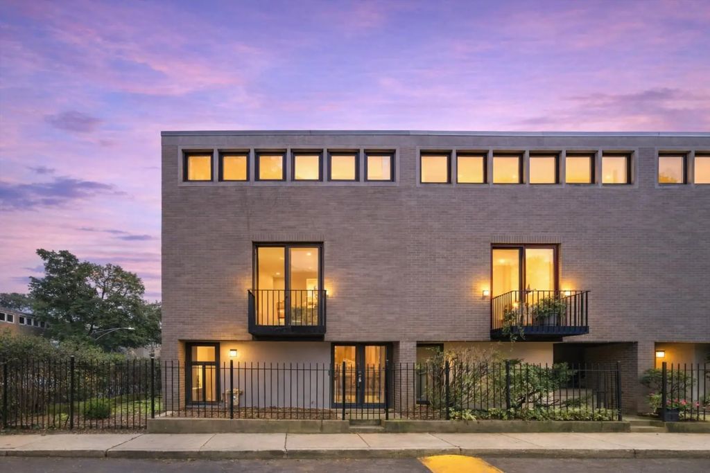 1473 E Park Place, Chicago
