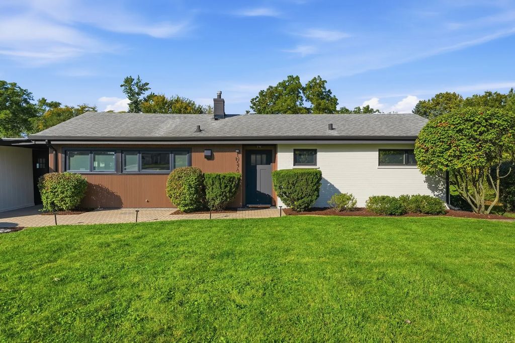 1n570 Forest Avenue, Glen Ellyn