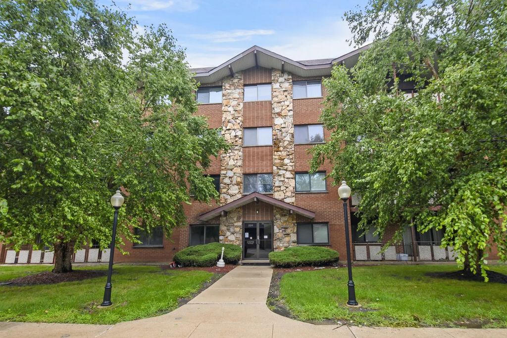 2311 183rd Street 104, Homewood