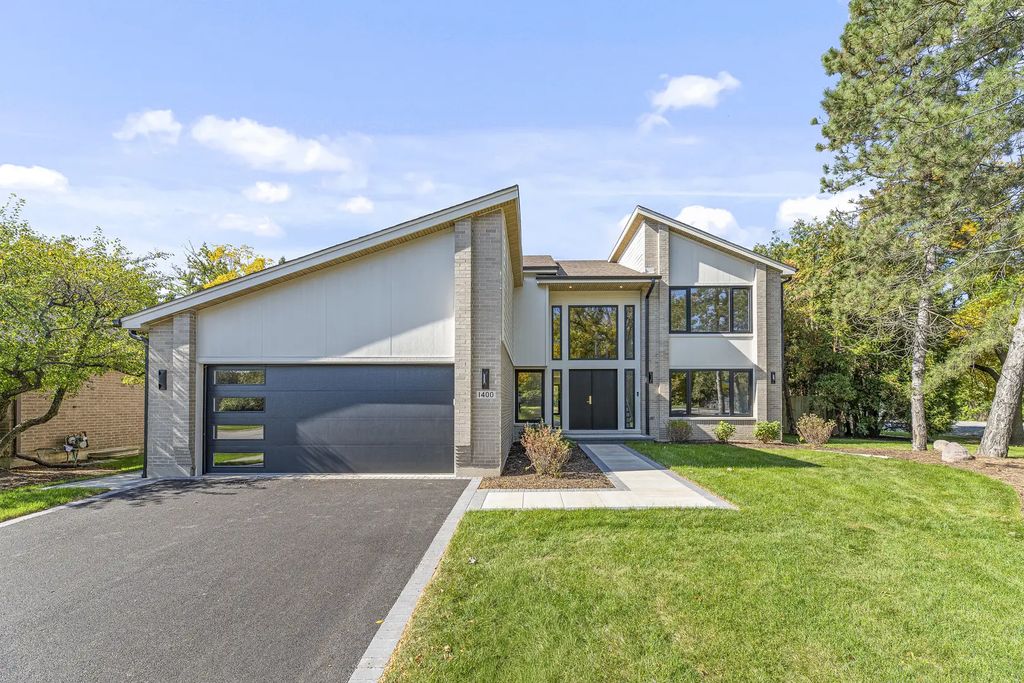 1400 Kingsport Court, Northbrook
