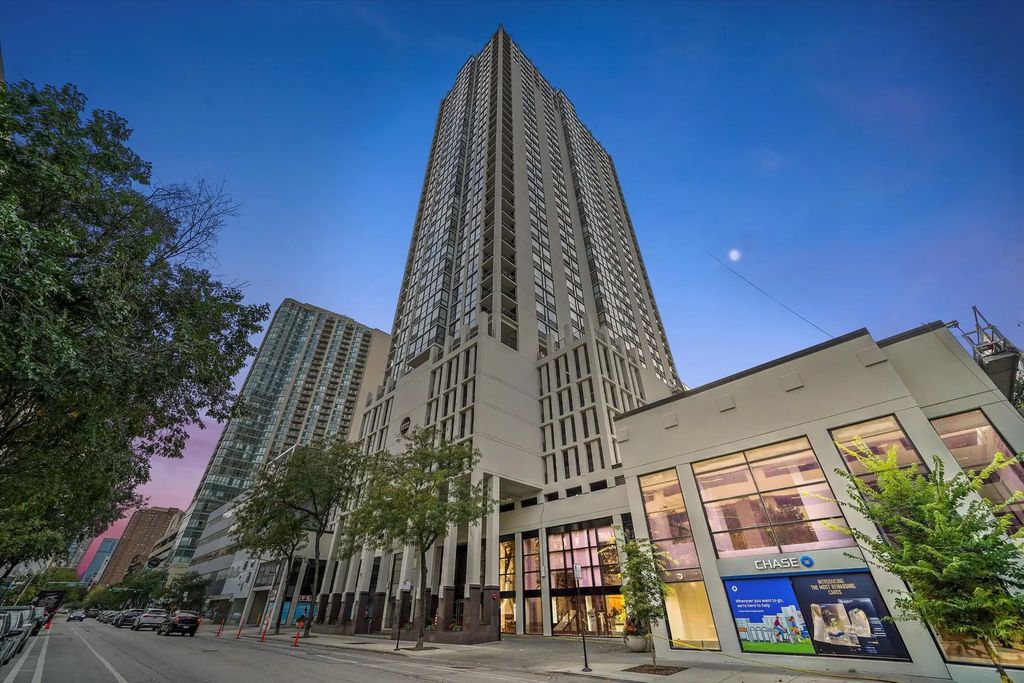 1122 N Clark Street 2202, Chicago