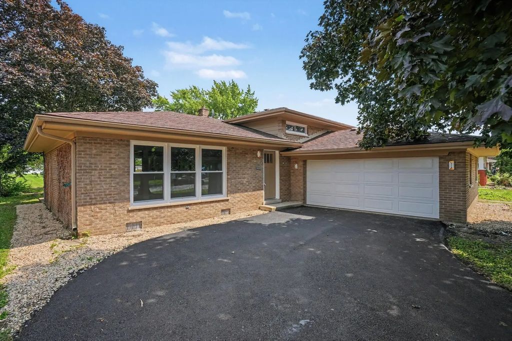 16721 School Street, South Holland