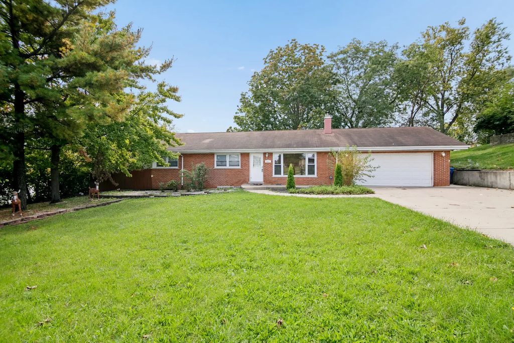 8021 W 91st Street, Hickory Hills