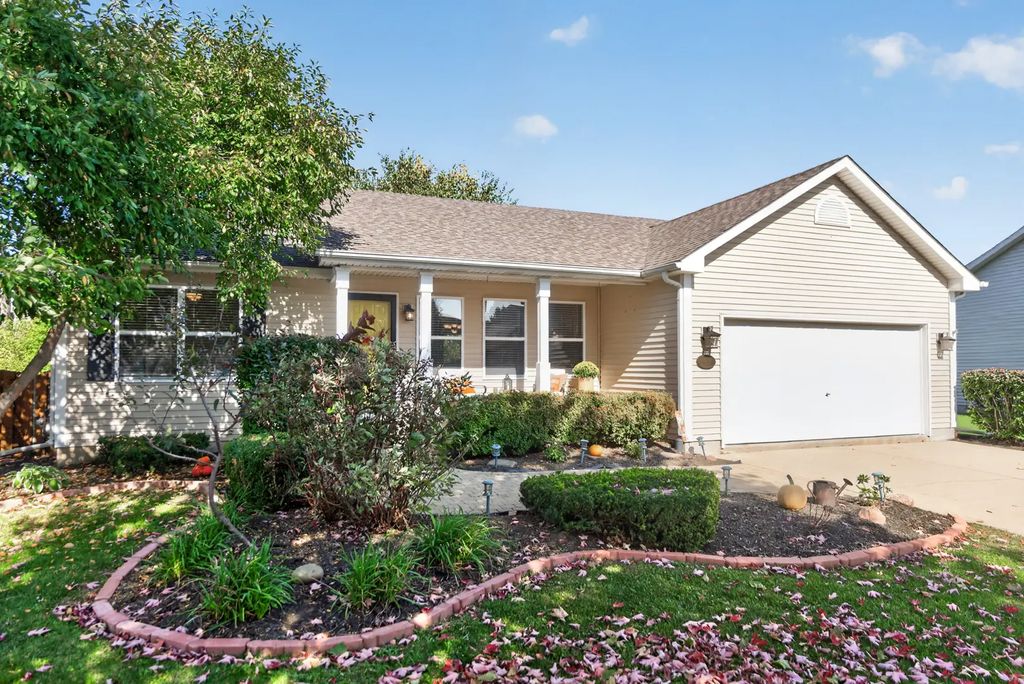 909 N Oak Creek Drive, Genoa