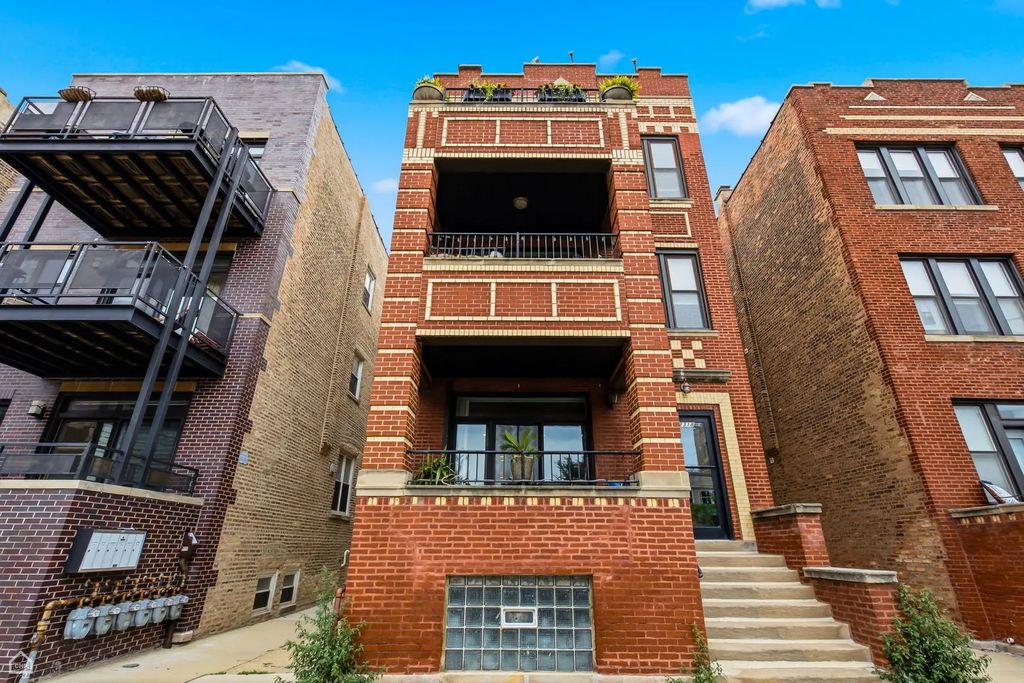 2318 W Augusta Boulevard 1a, Chicago