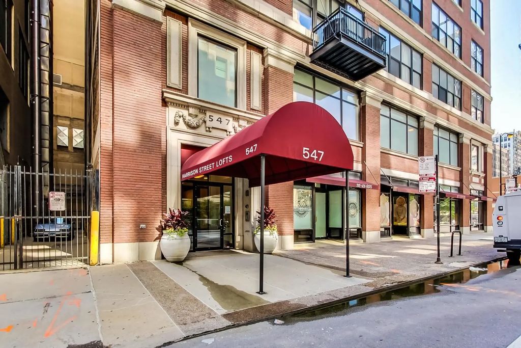 547 S Clark Street 401, Chicago