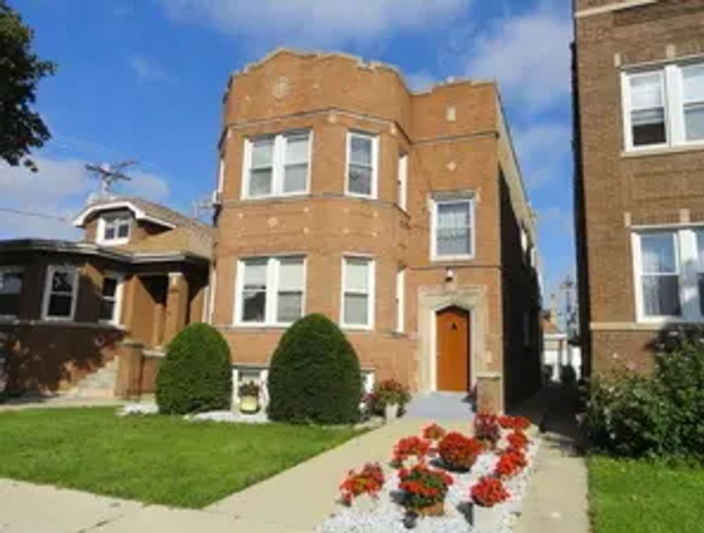 3141 N Luna Avenue, Chicago