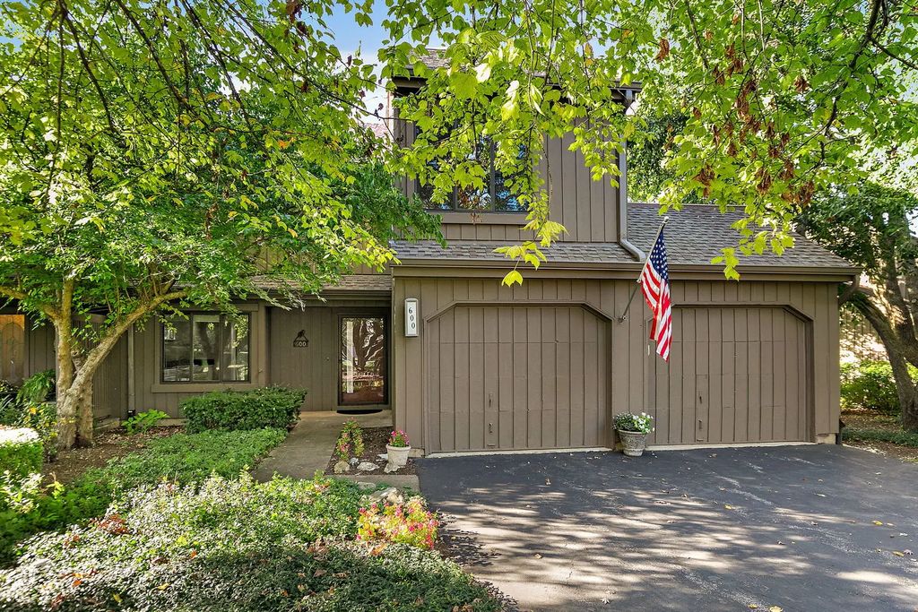 600 Old Barn Road, Lake Barrington