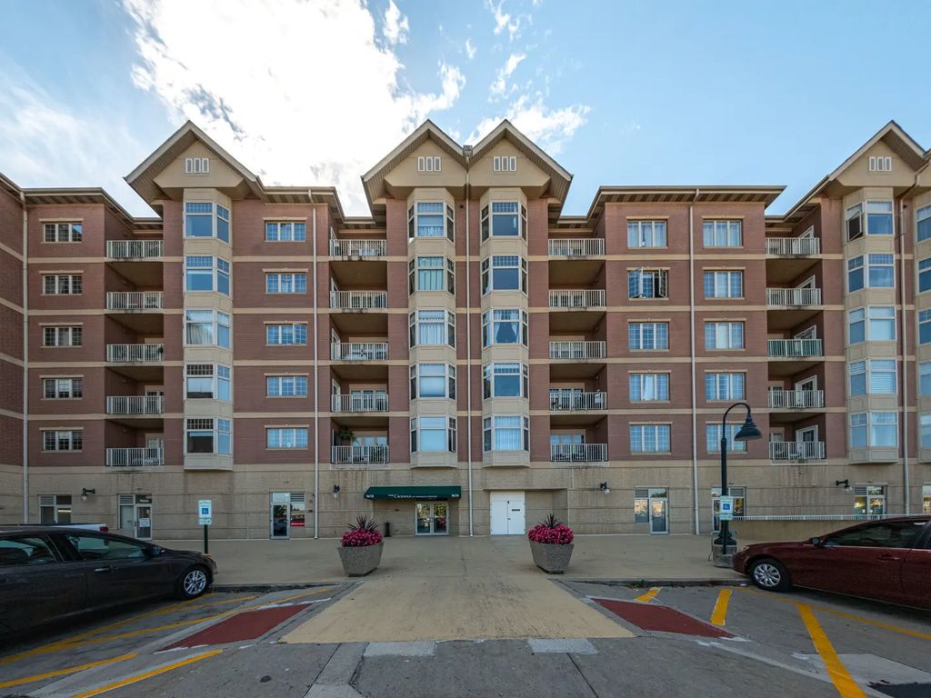 9670 Franklin Avenue 513, Franklin Park