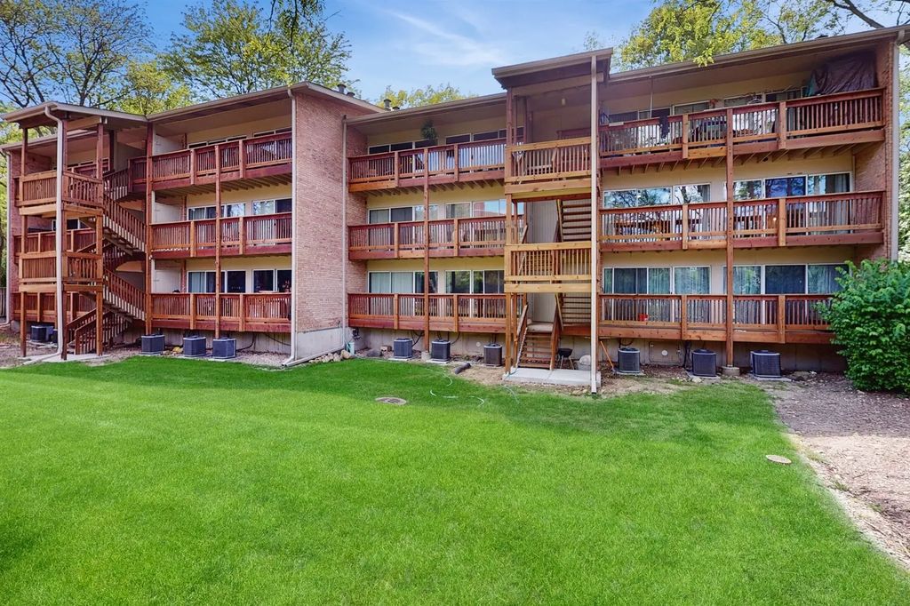5880 Forest View Road C, Lisle