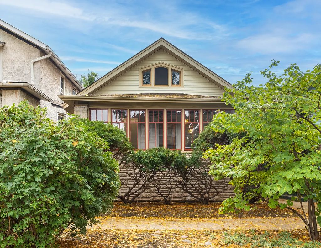 3335 W Eastwood Avenue, Chicago