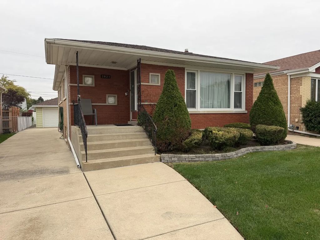 2822 W 102nd Place, Evergreen Park