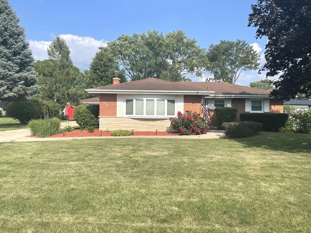 533 Woodview Avenue, Elk Grove Village