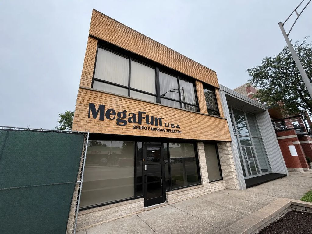 6547 W North Avenue, Oak Park