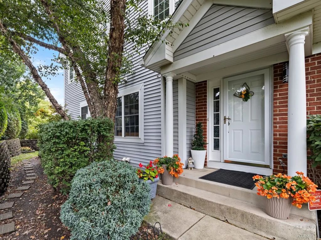 1024 N Earls Court, Palatine