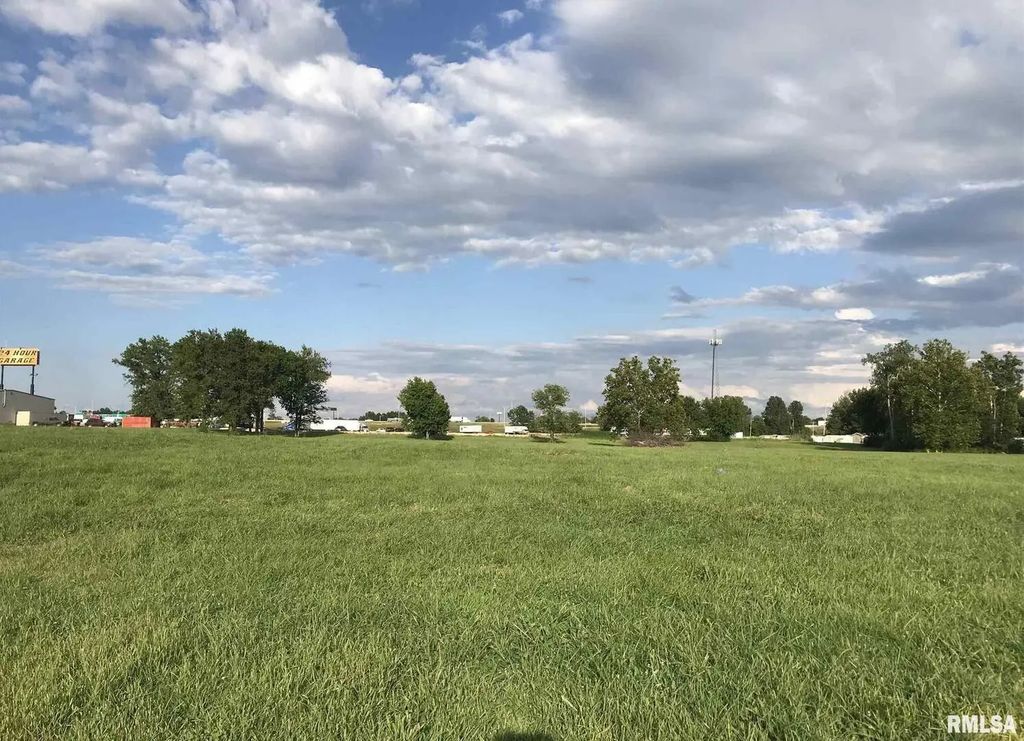 Halfway Road, Marion