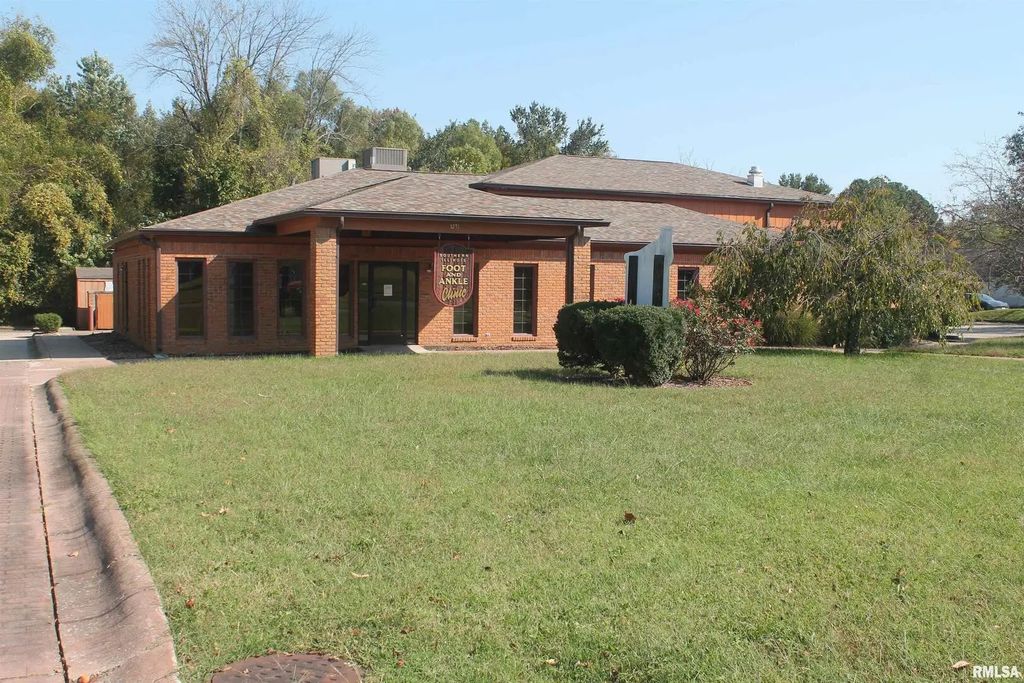 1235 Cedar Court, Carbondale