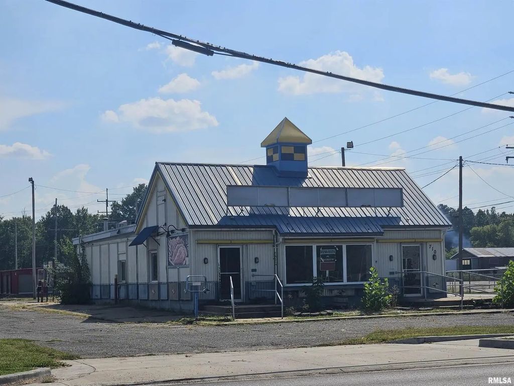 710 W Main Street, West Frankfort