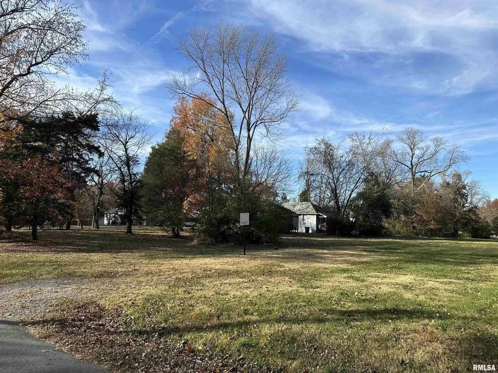 900 W Cherry Street, Carbondale