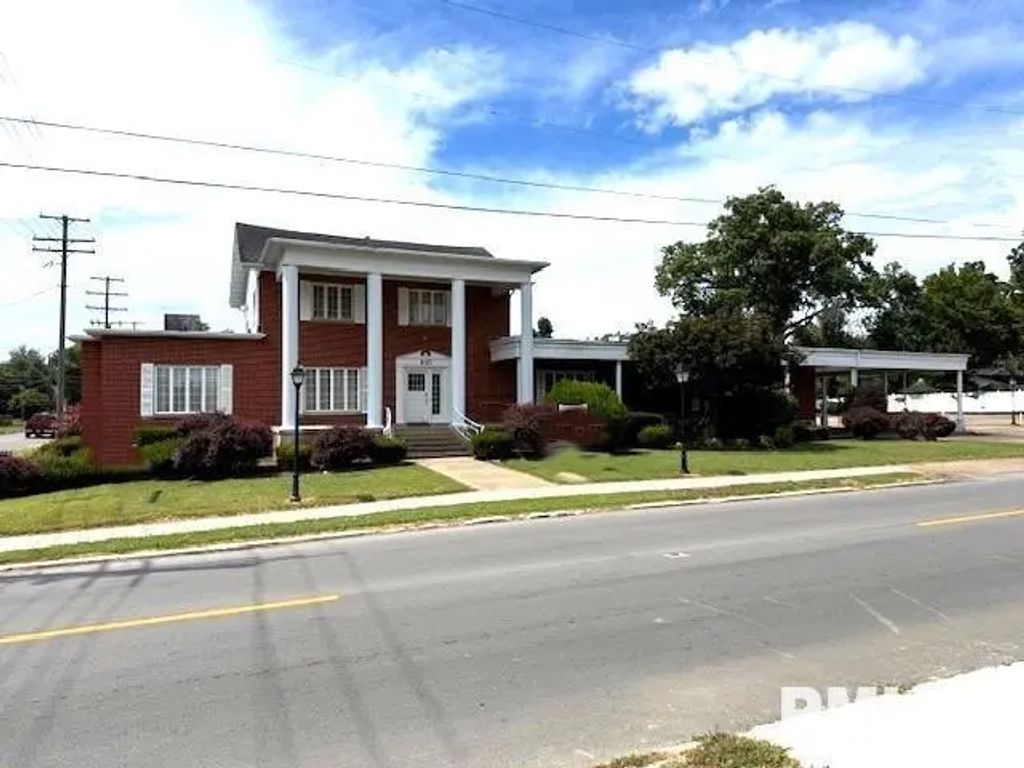 800 N Market Street, Marion
