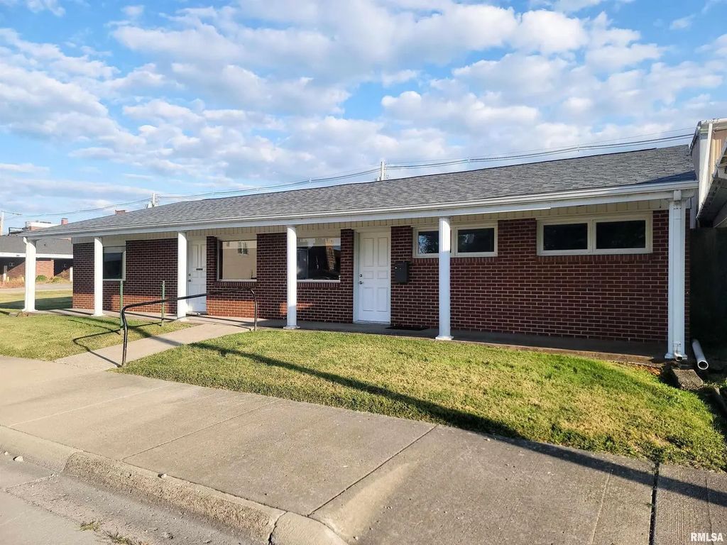 121 W 2nd Street 119, Flora