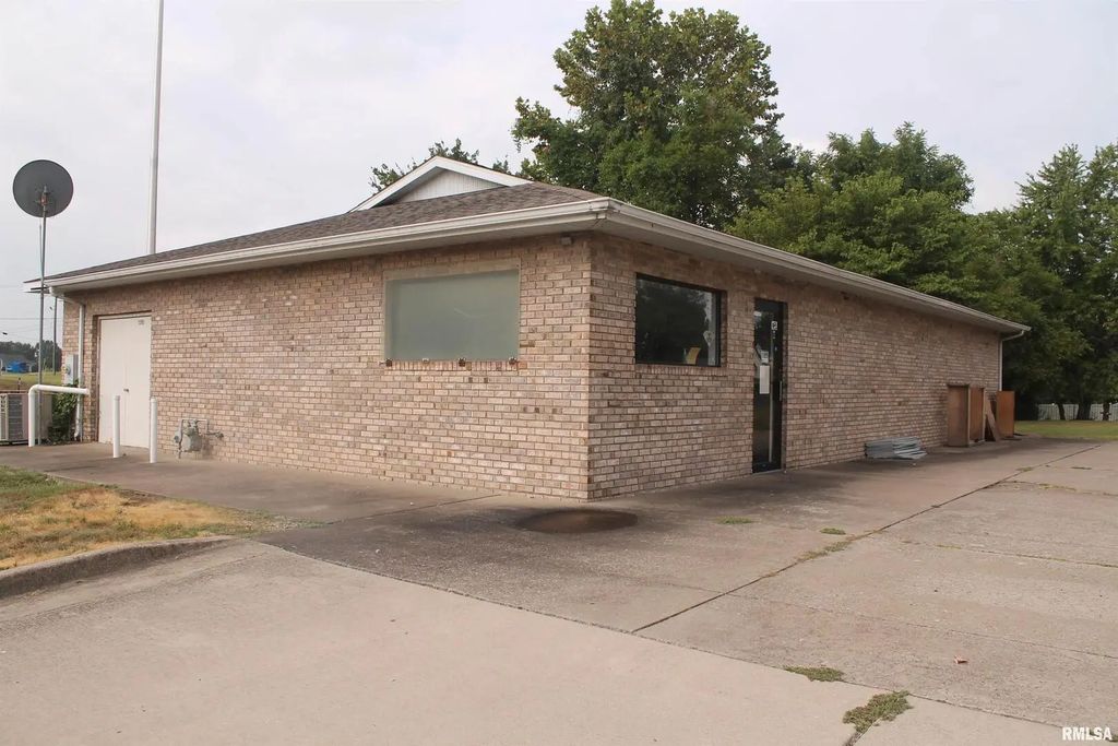 1305 S Division Street, Carterville