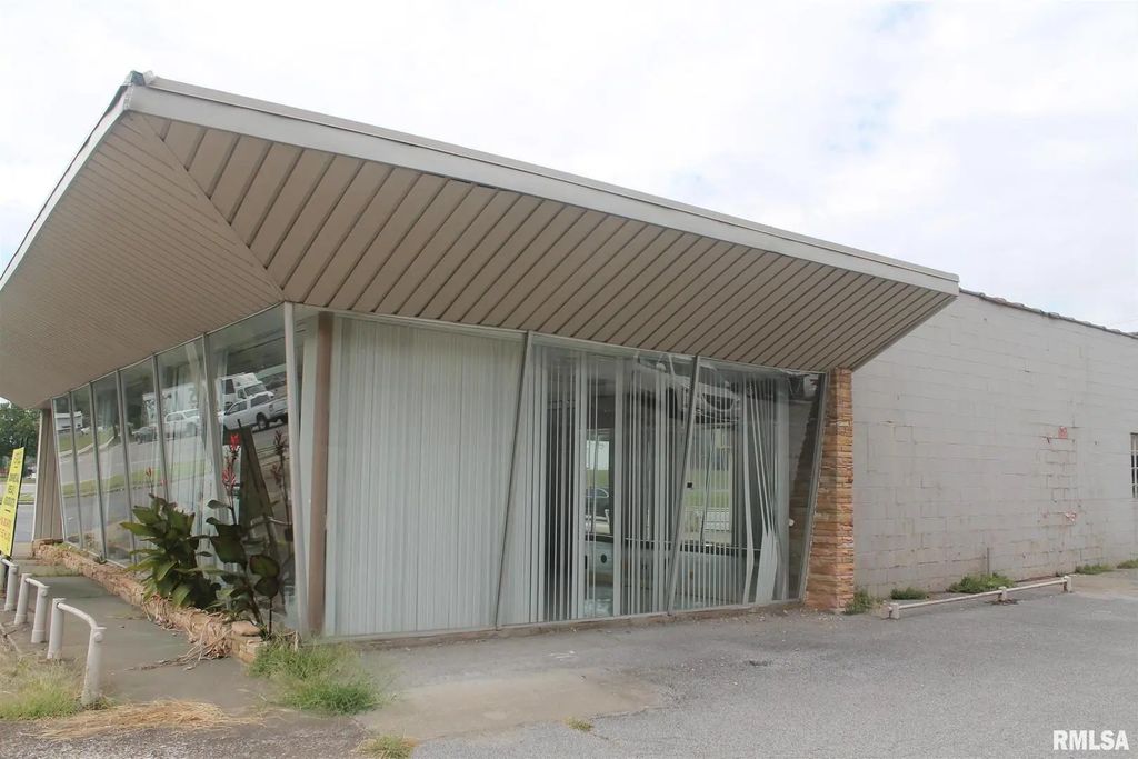 1308 W Main Street, Carbondale