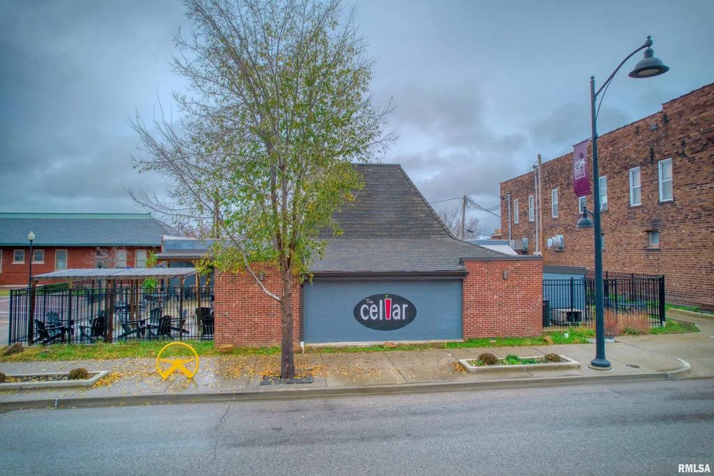 101 W Monroe Street, Carbondale