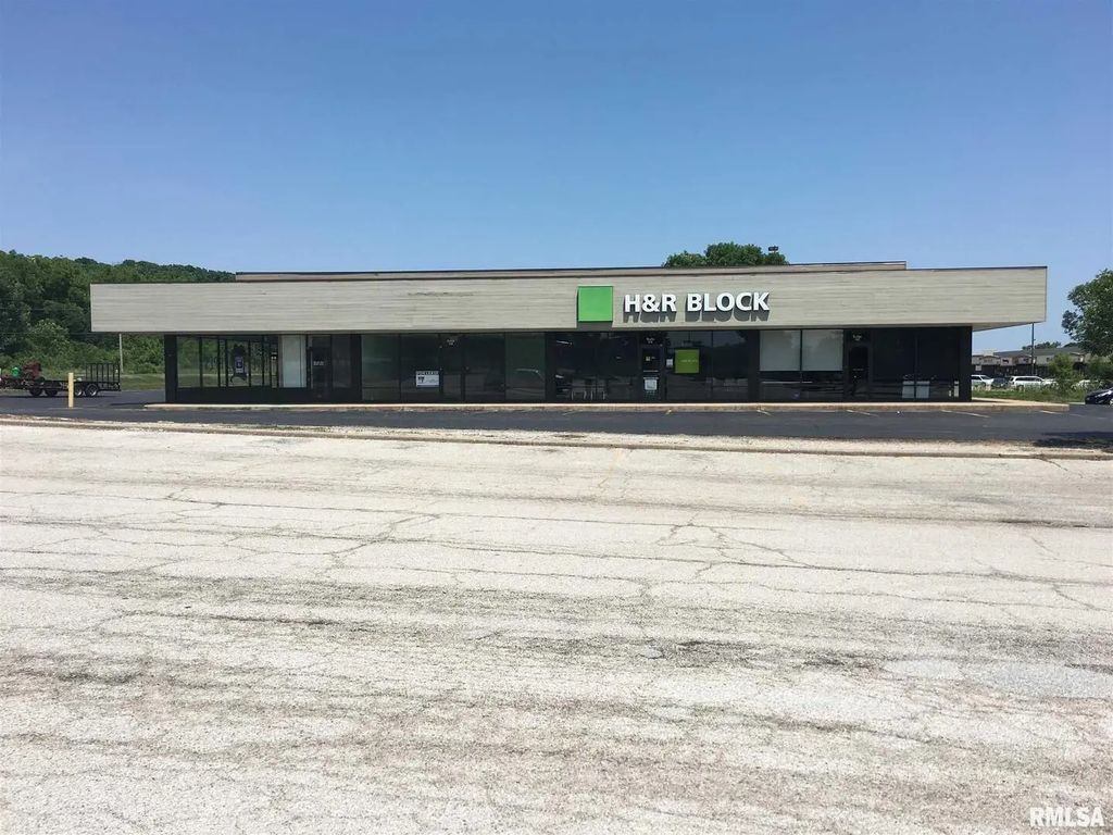 3850 Blackhawk Road H-1, Rock Island