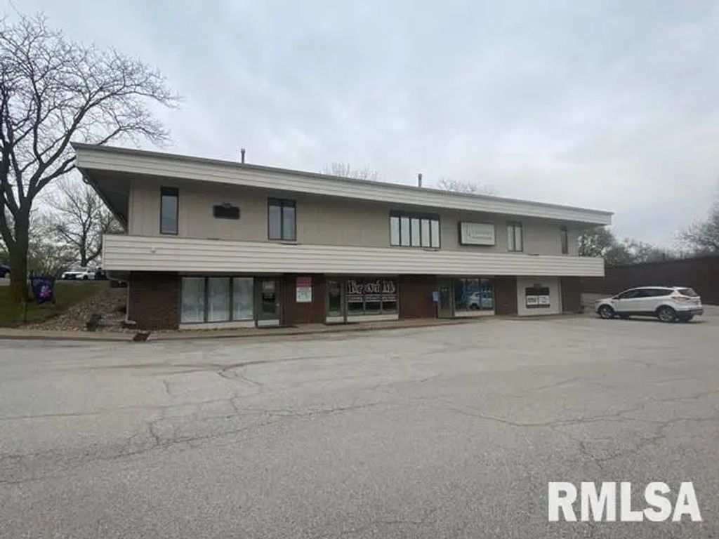 3565 Utica Ridge Road F, Bettendorf