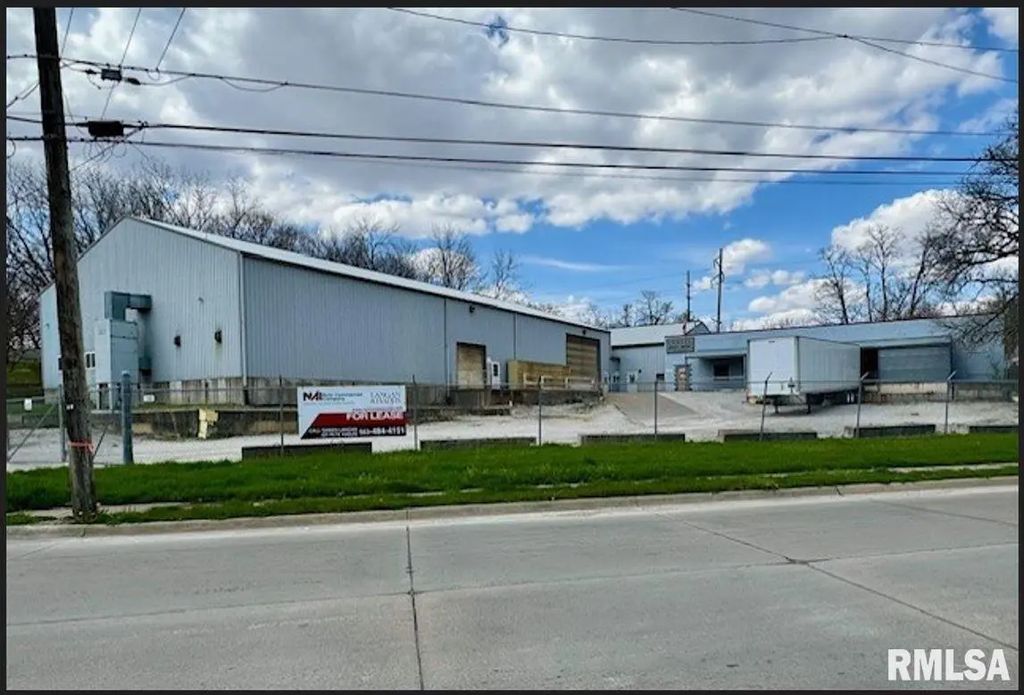 2902 Indian Road, Davenport