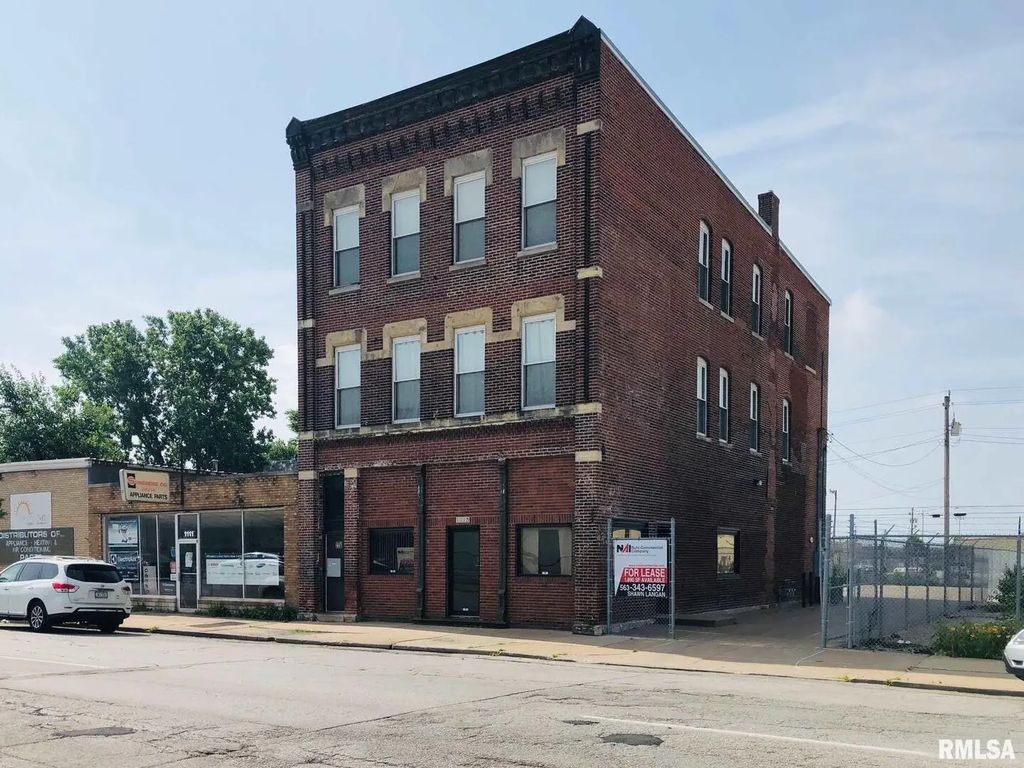 1115 W 3rd Street, Davenport