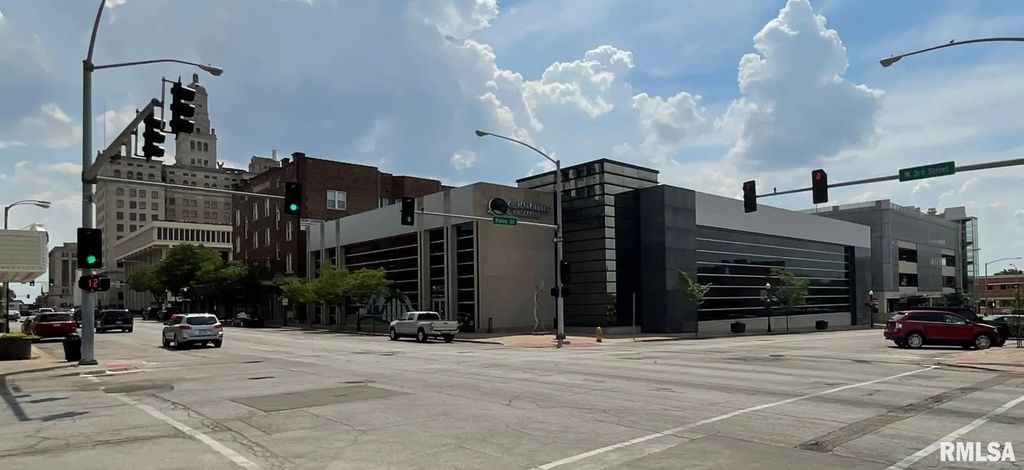 331 W 3rd Street 201, Davenport